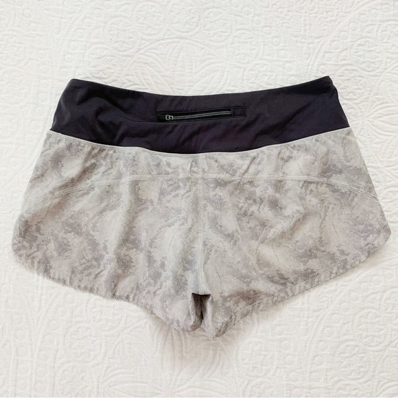 Vuori Women's Omni Performance Short - Picture 2 of 5